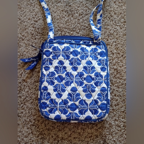Vera Bradley Floral Blue and White Crossbody Bag‎ - Picture 3 of 5